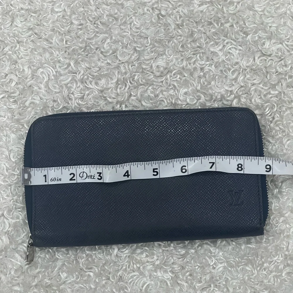Louis Vuitton Women’s Zip Wallet - Picture 3 of 9